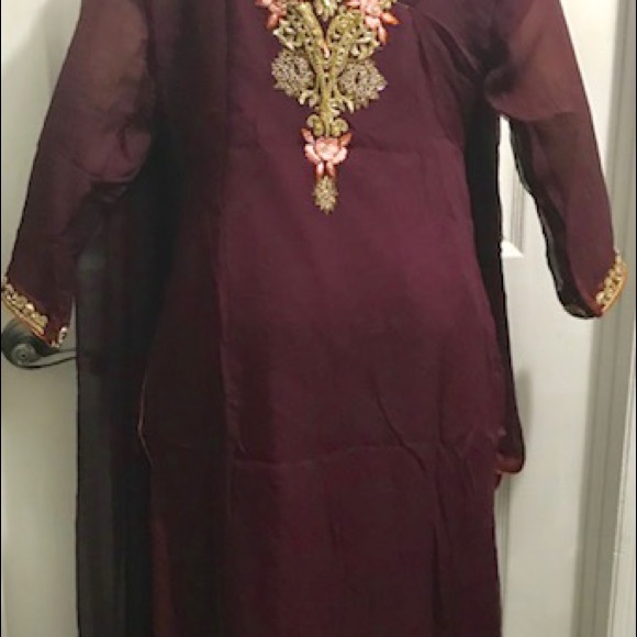 Heavy parti maroon georgette with gold work - Picture 2 of 3